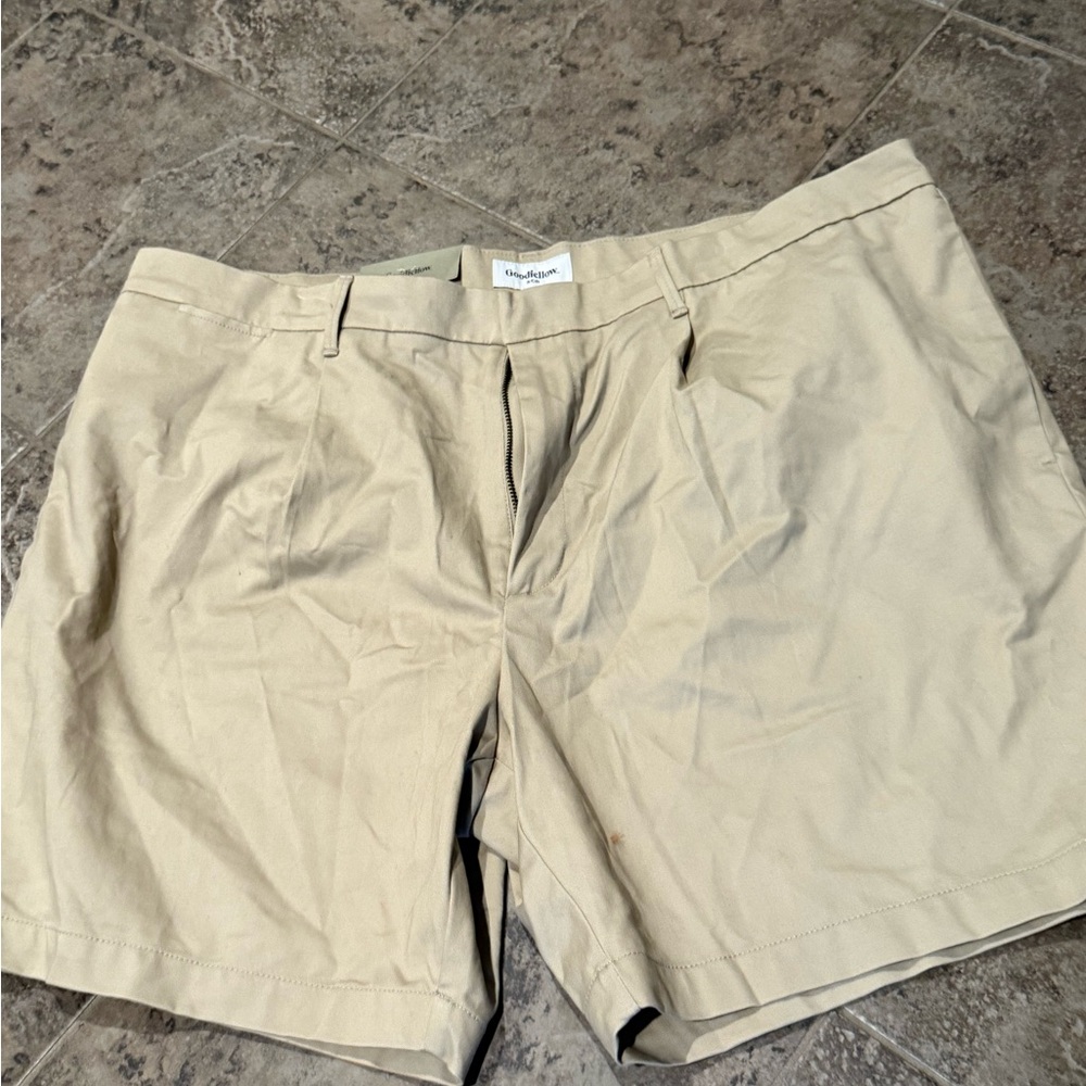🍯Goodfellow & Co Beige Flat Front Men Shorts